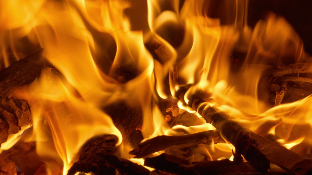 燃烧的木柴炭火 15