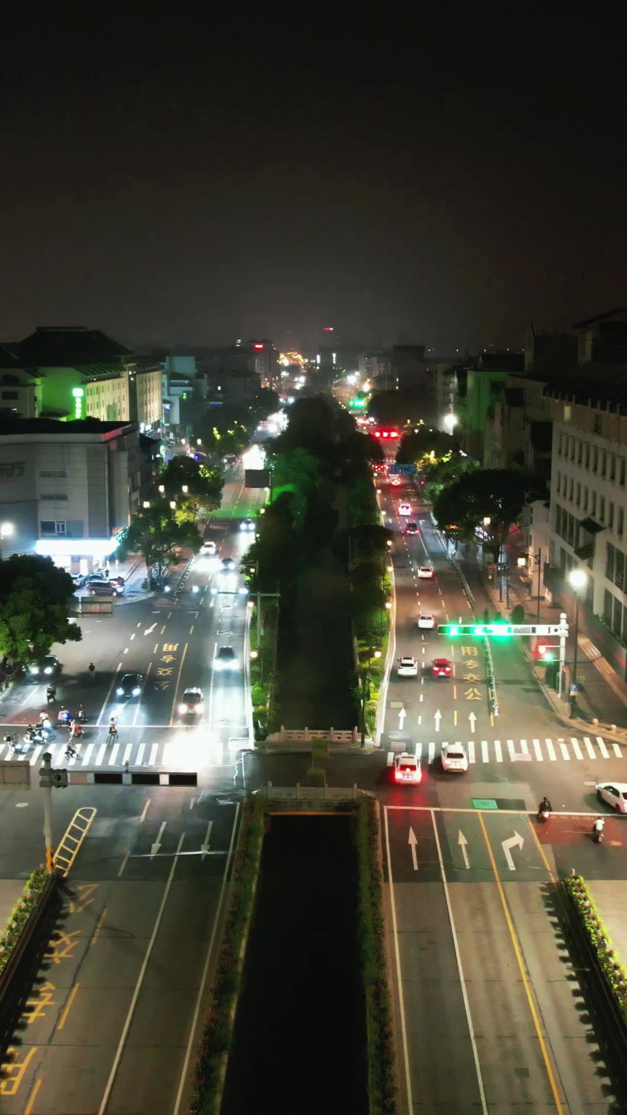 城市夜景交通竖屏航拍 