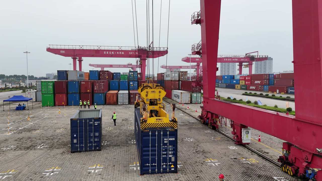 港口集装箱装卸作业