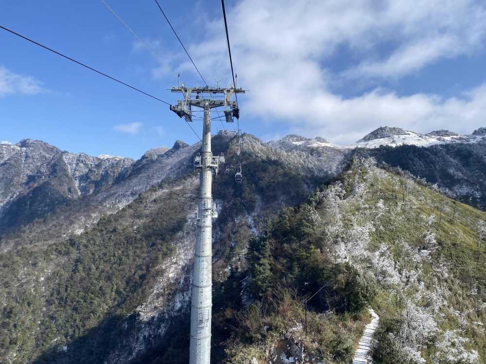 雪后的罗盘顶