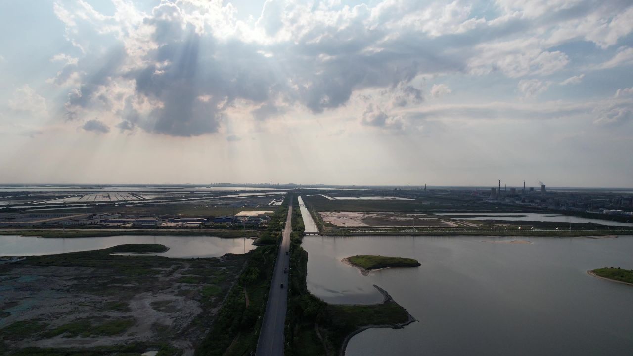 大海海洋沙滩礁石海岛自然风光航拍 