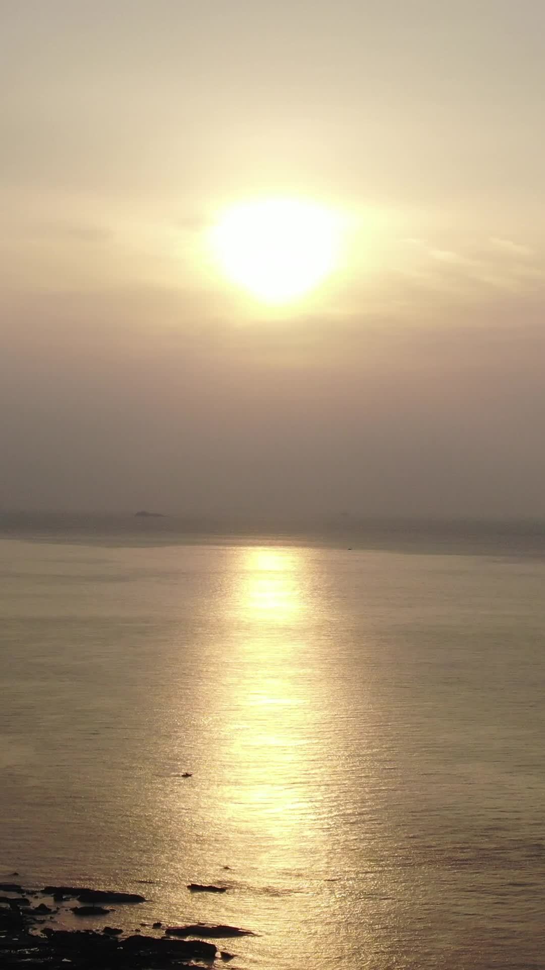 金色的海平线
