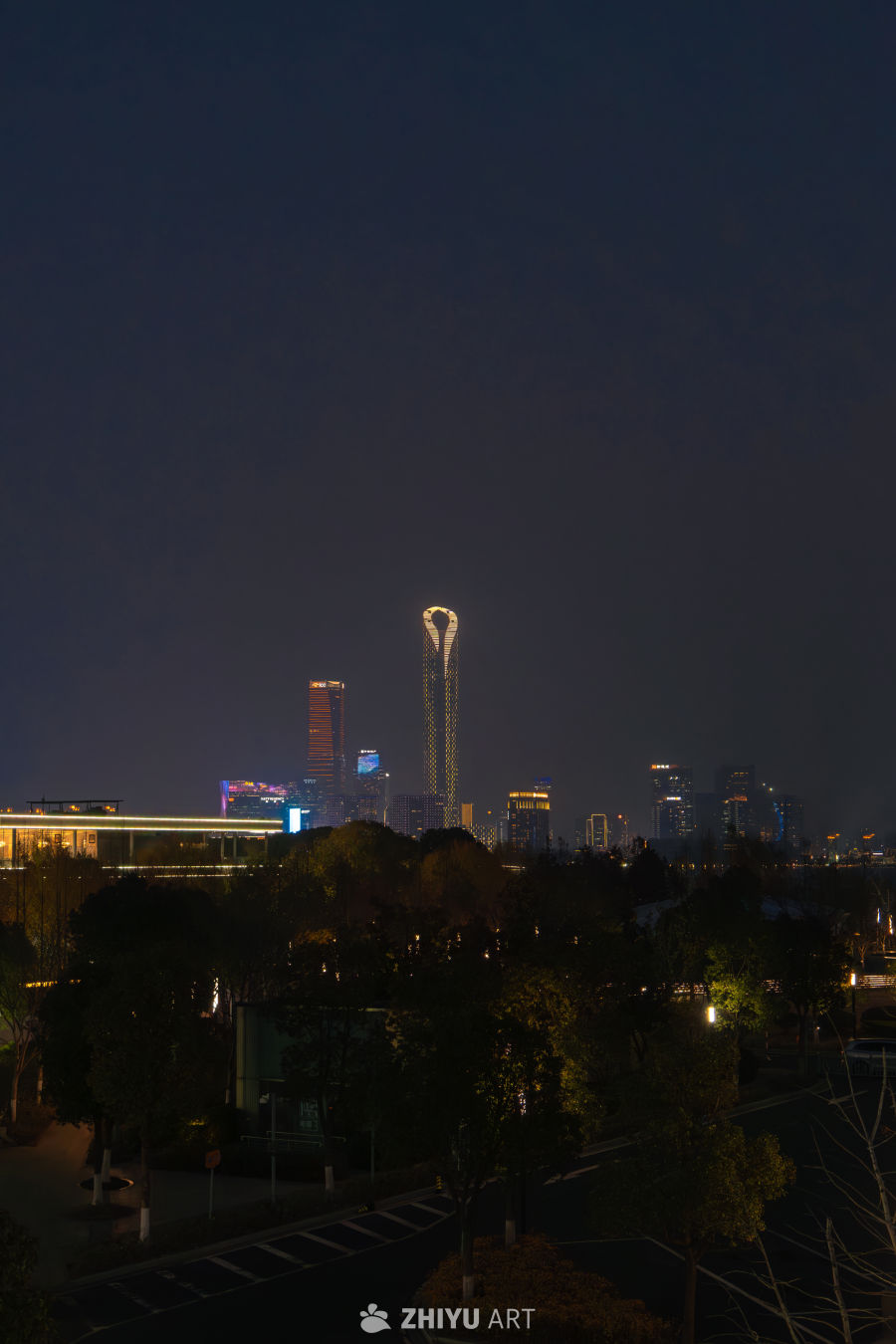 夜幕下的城市天际线