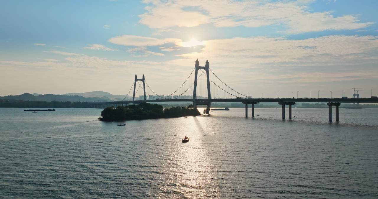 湖南长沙三汊矶大桥日落晚霞大气航拍