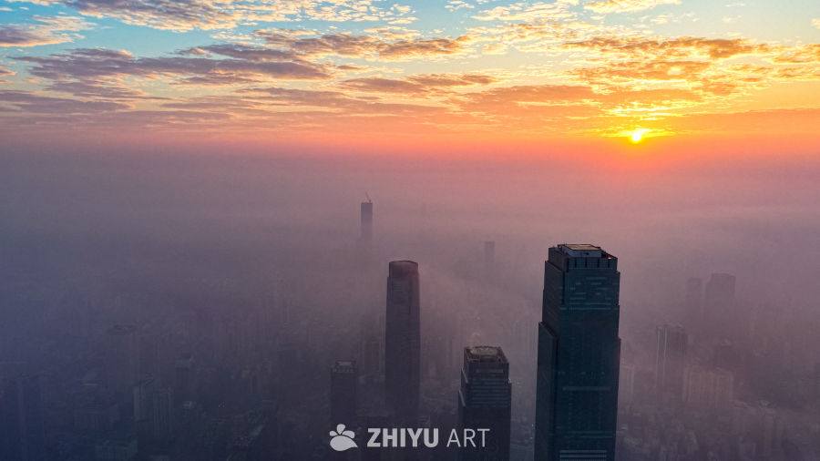 晨曦中的都市剪影
