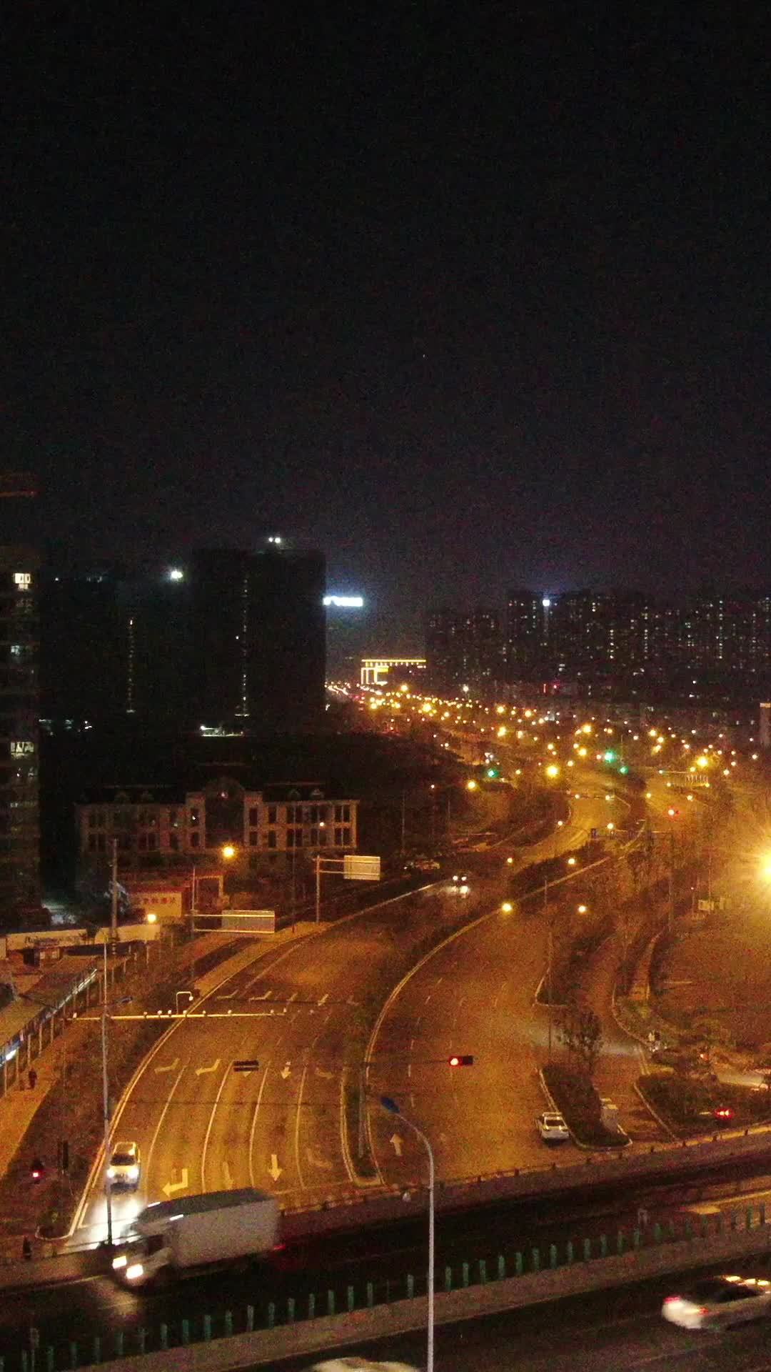 夜幕下的都市繁忙