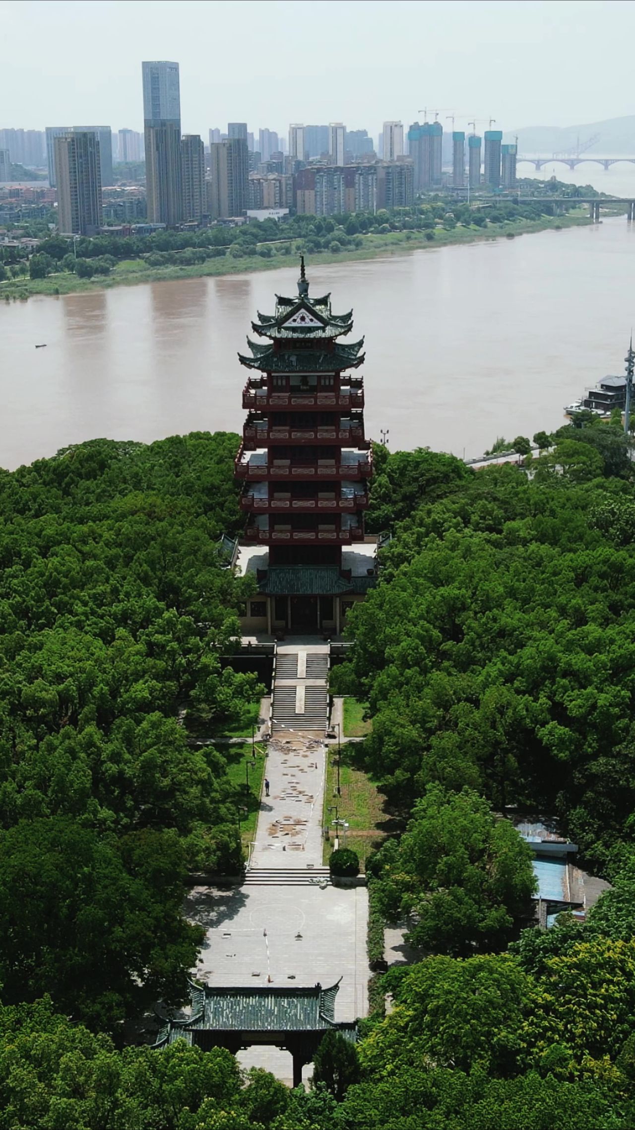 航拍株洲神龙塔地标竖屏