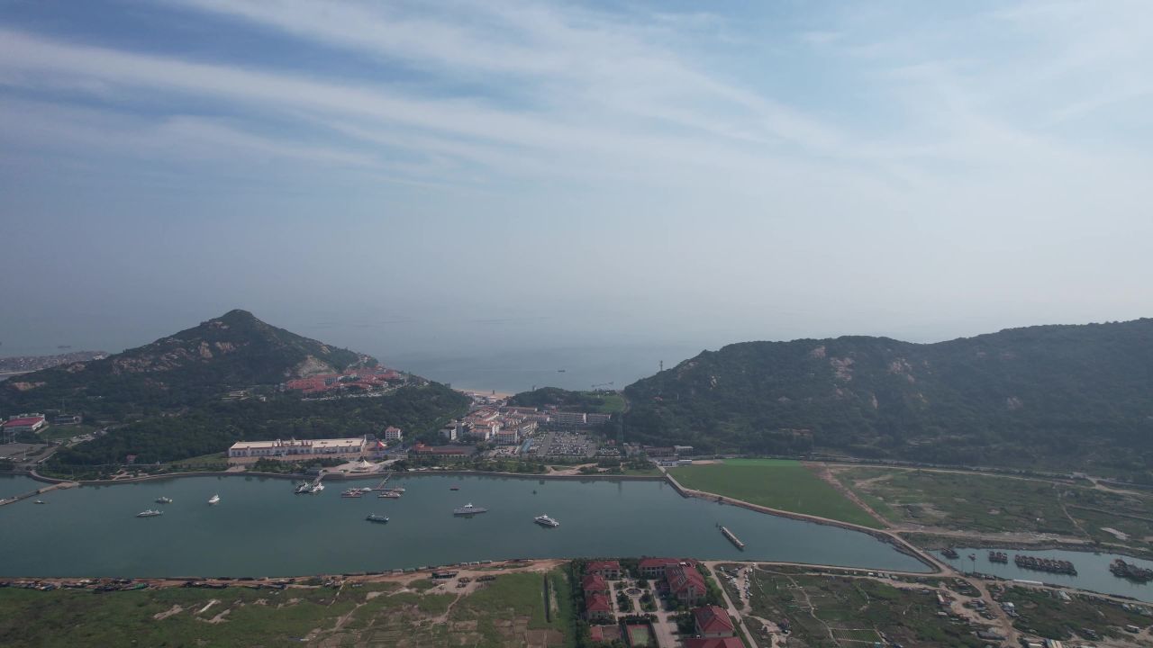 江苏连云港市连岛景区大海海浪沙滩 