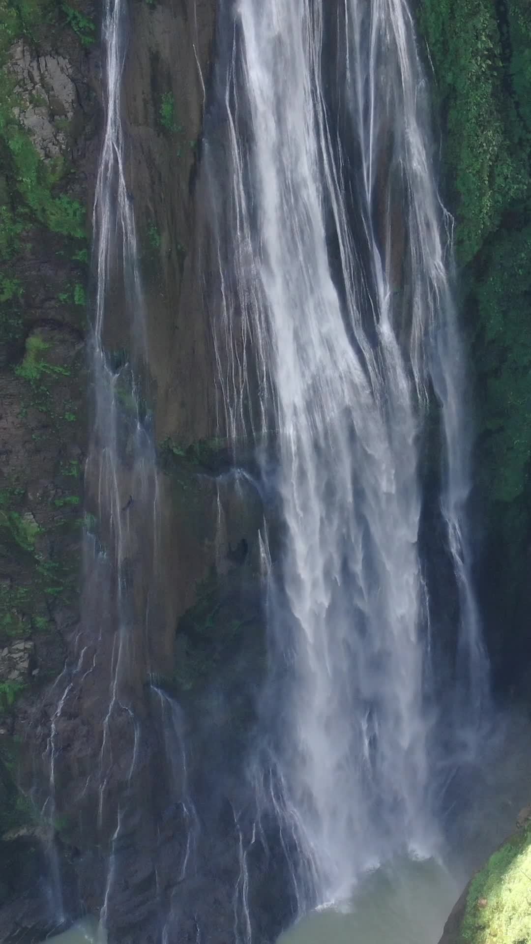 竖屏航拍瀑布流水自然风景 21