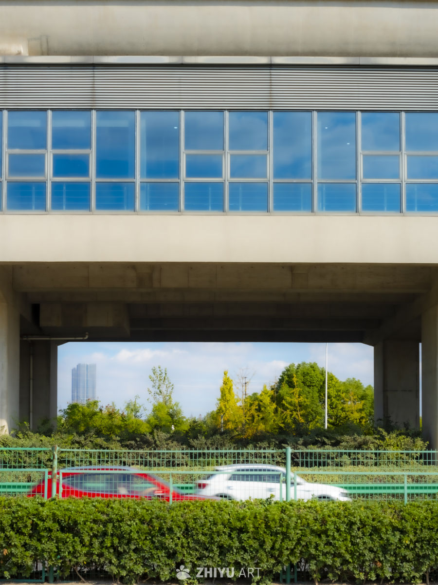 高架桥下的城市一隅