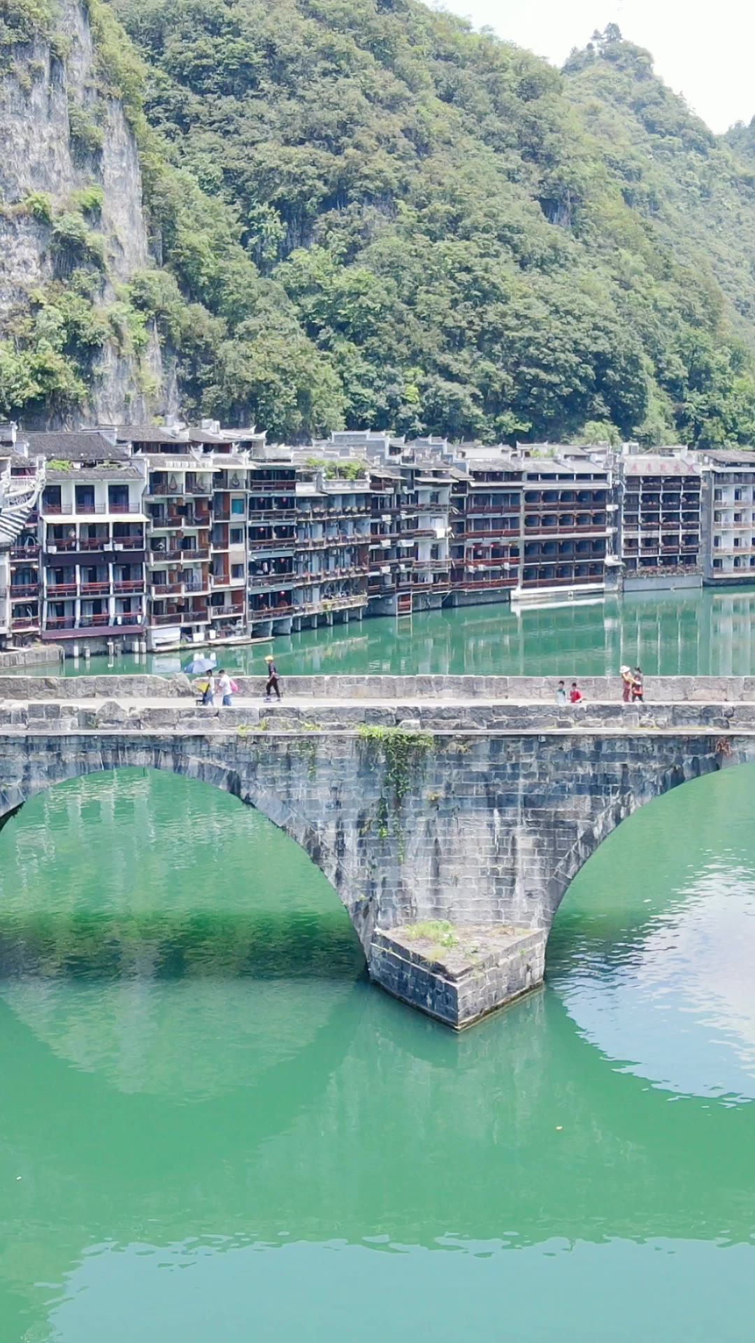 旅游景区贵州镇远古镇青龙桥竖屏航拍