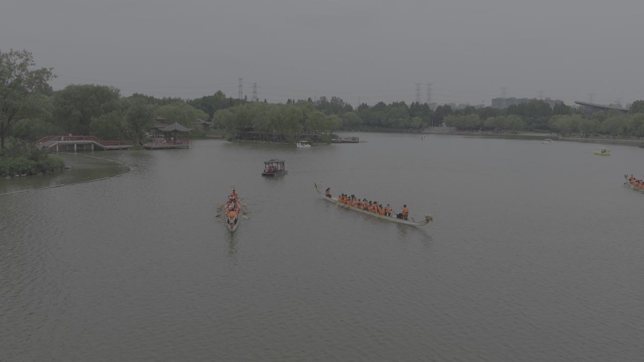 湖畔龙舟竞渡