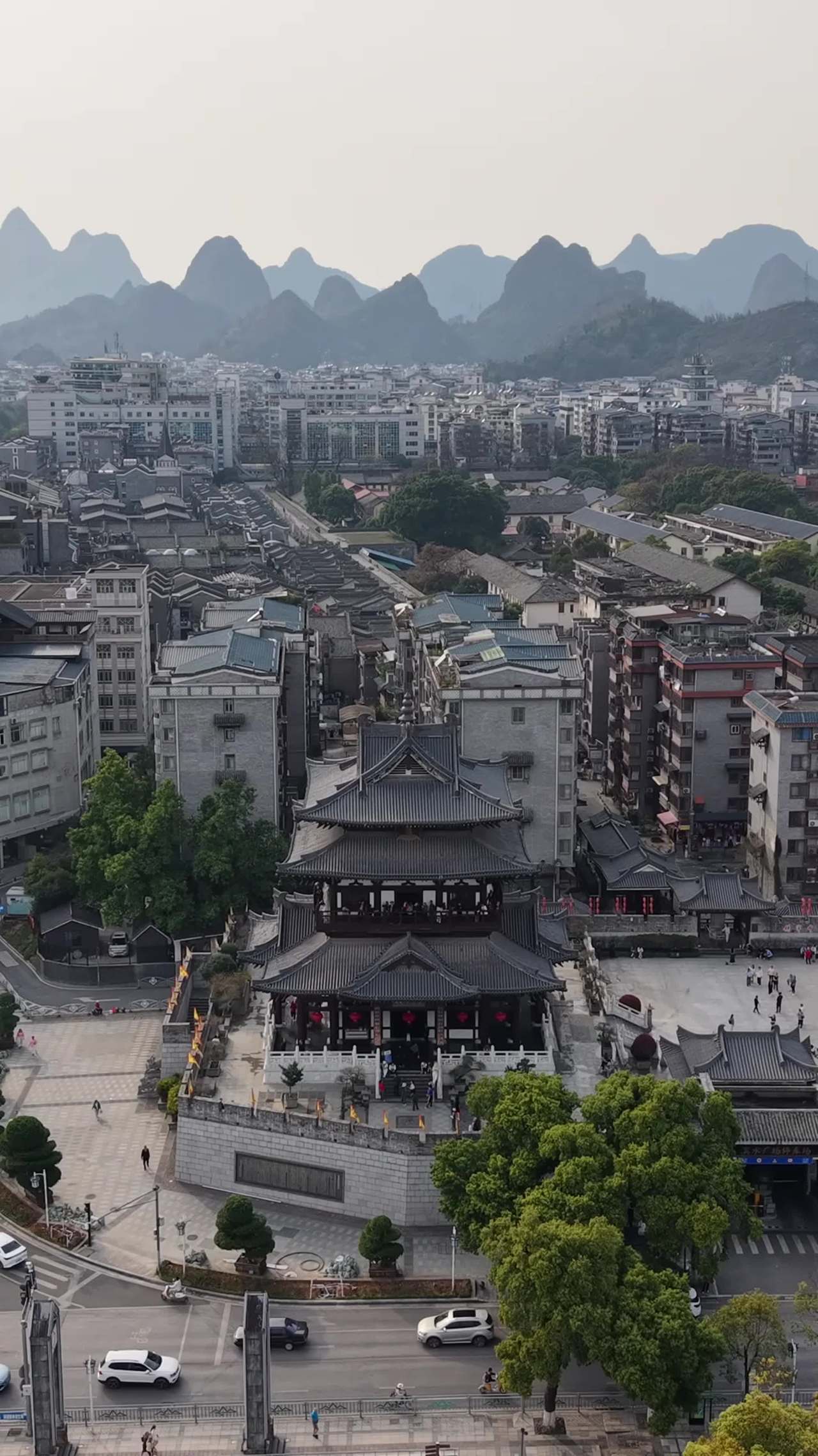 古城与自然的和谐共存