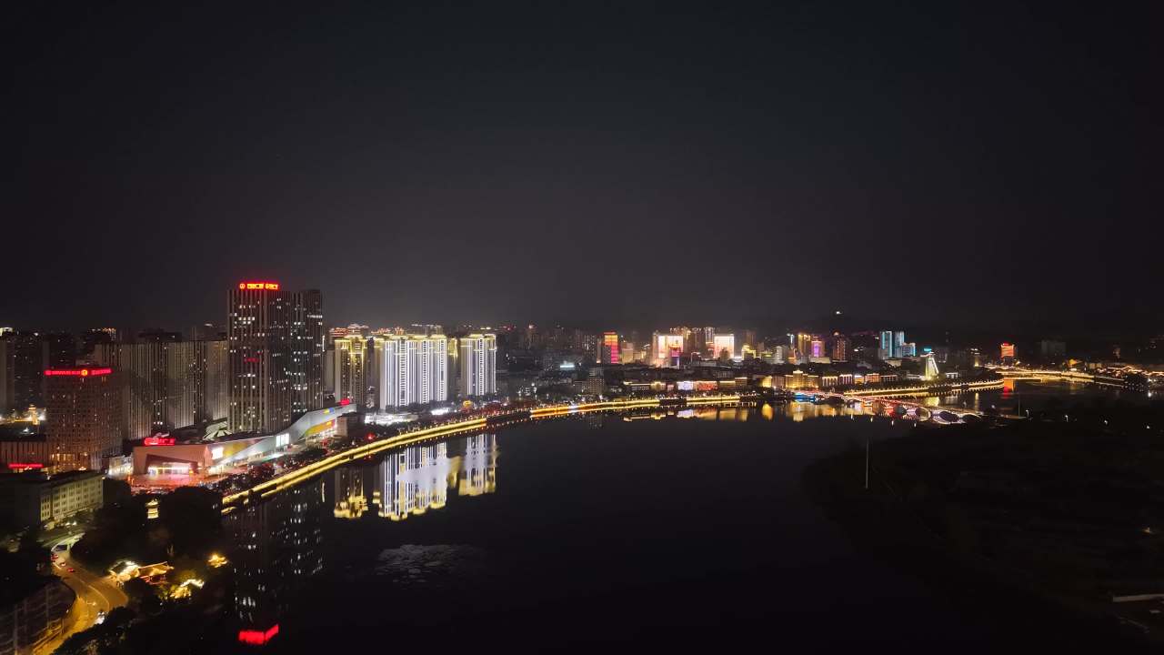 城市夜景的静谧与繁华