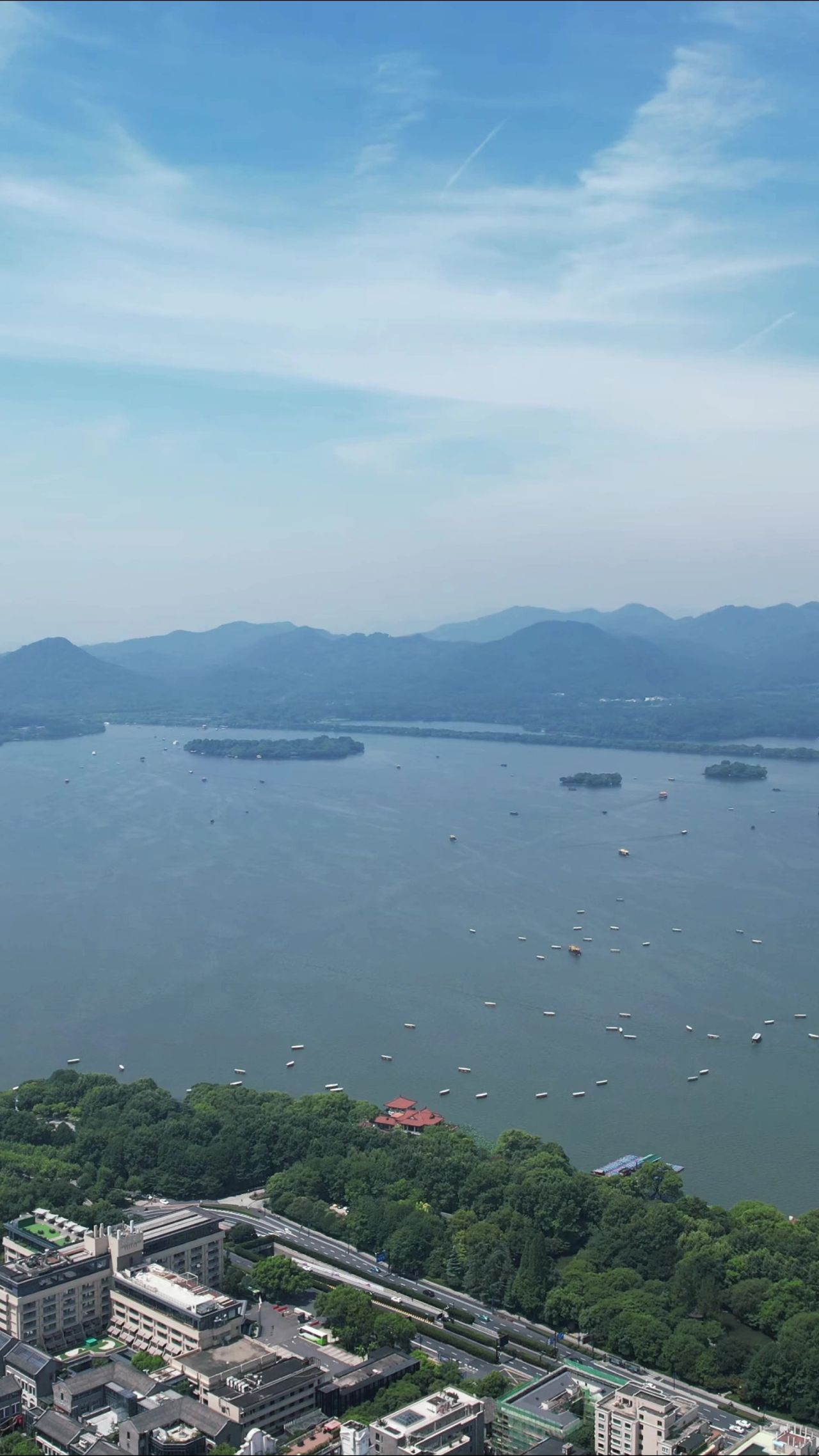 浙江杭州城市大景西湖竖屏航拍 