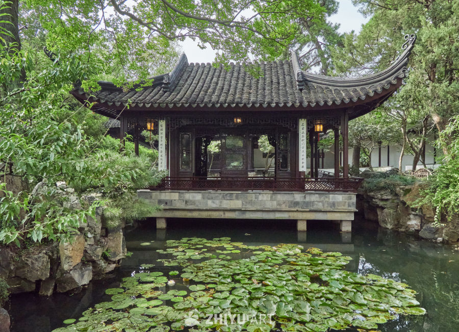 苏州耦园内中式亭台水榭的园林景致