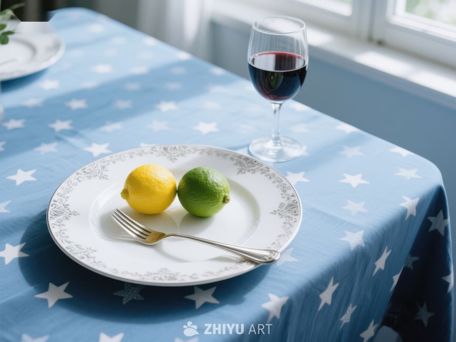 蓝桌布上的柠檬青柠与红酒 354