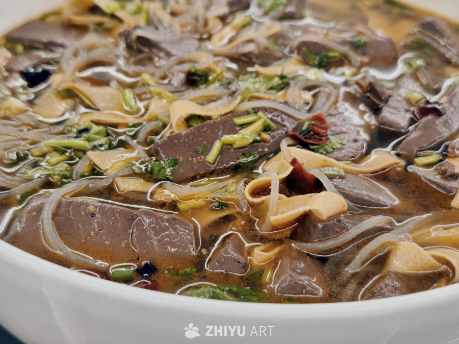 美味的鸭血粉丝汤