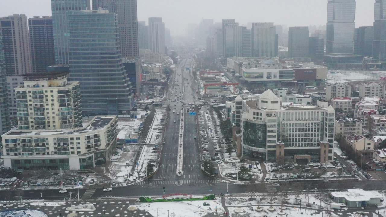 青岛石老人浴场海边雪景航拍 12
