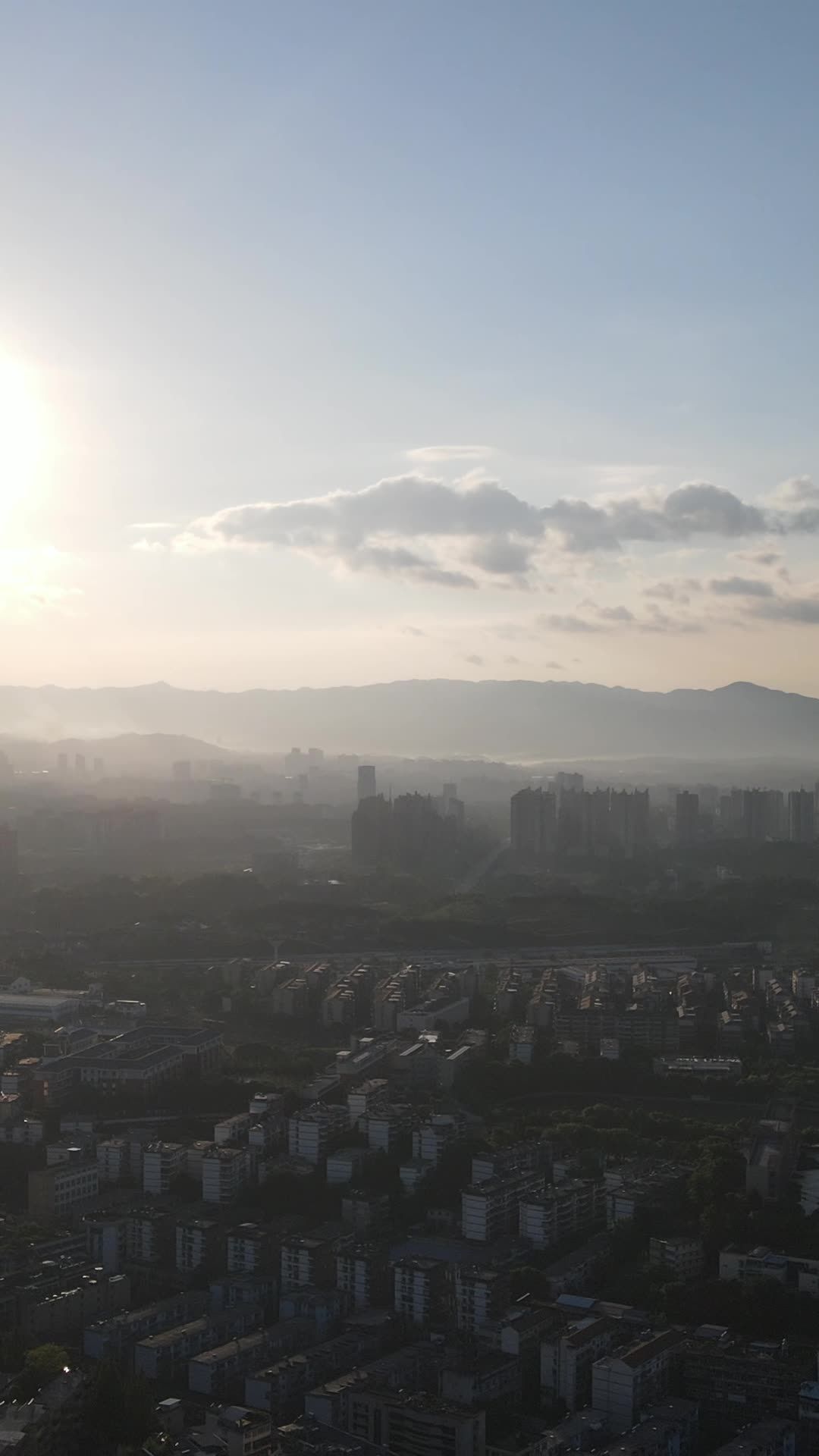 晨曦中的城市