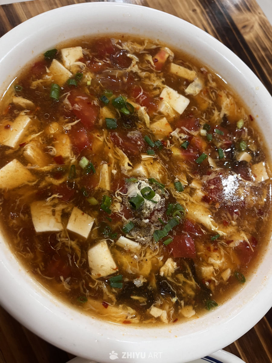 酸辣汤：温暖的餐桌美味