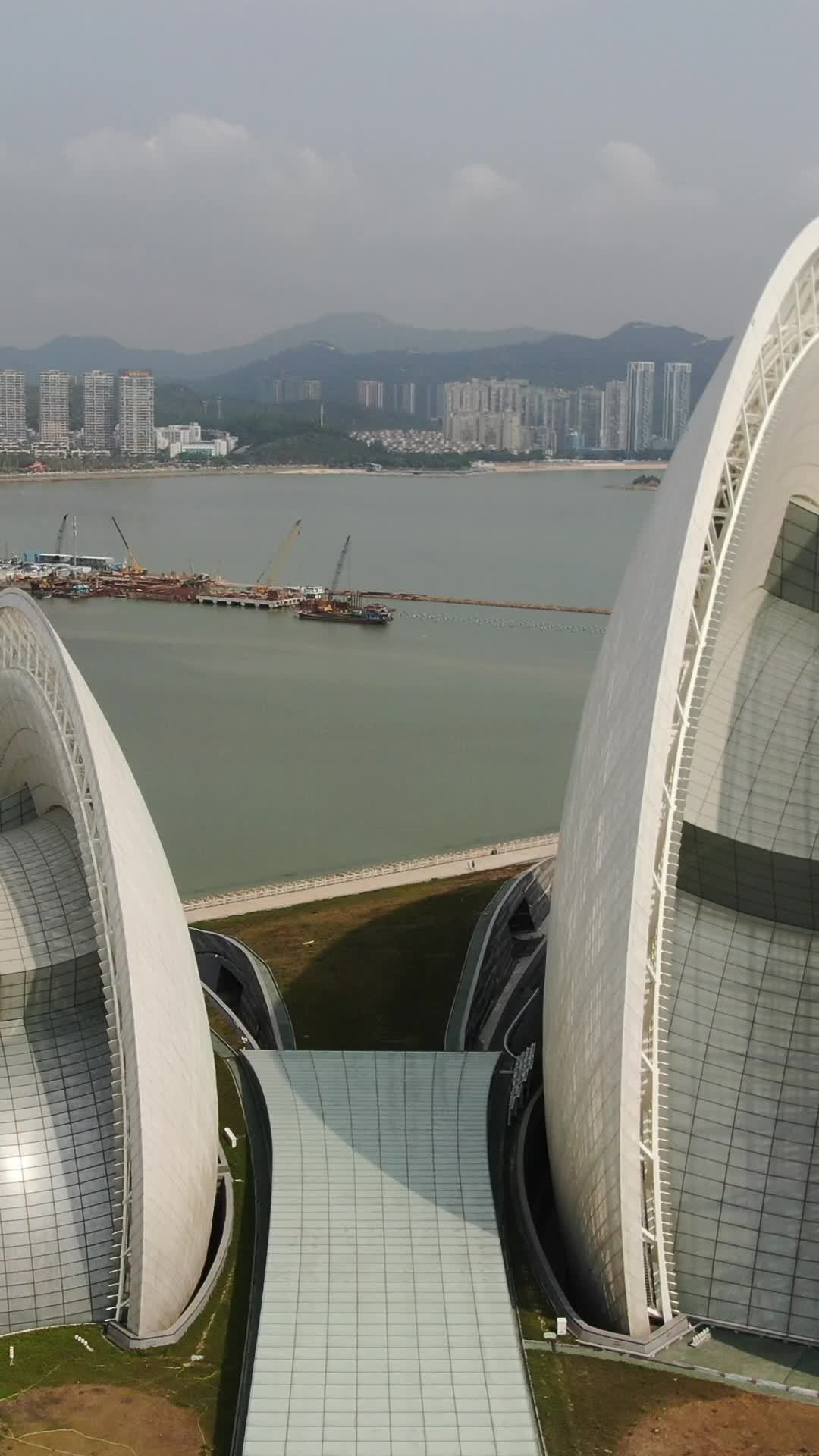 现代建筑与自然风光