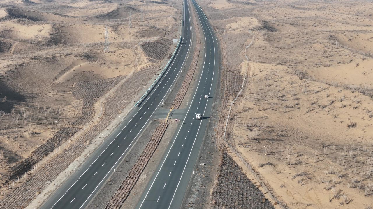 新疆S21沙漠公路 3