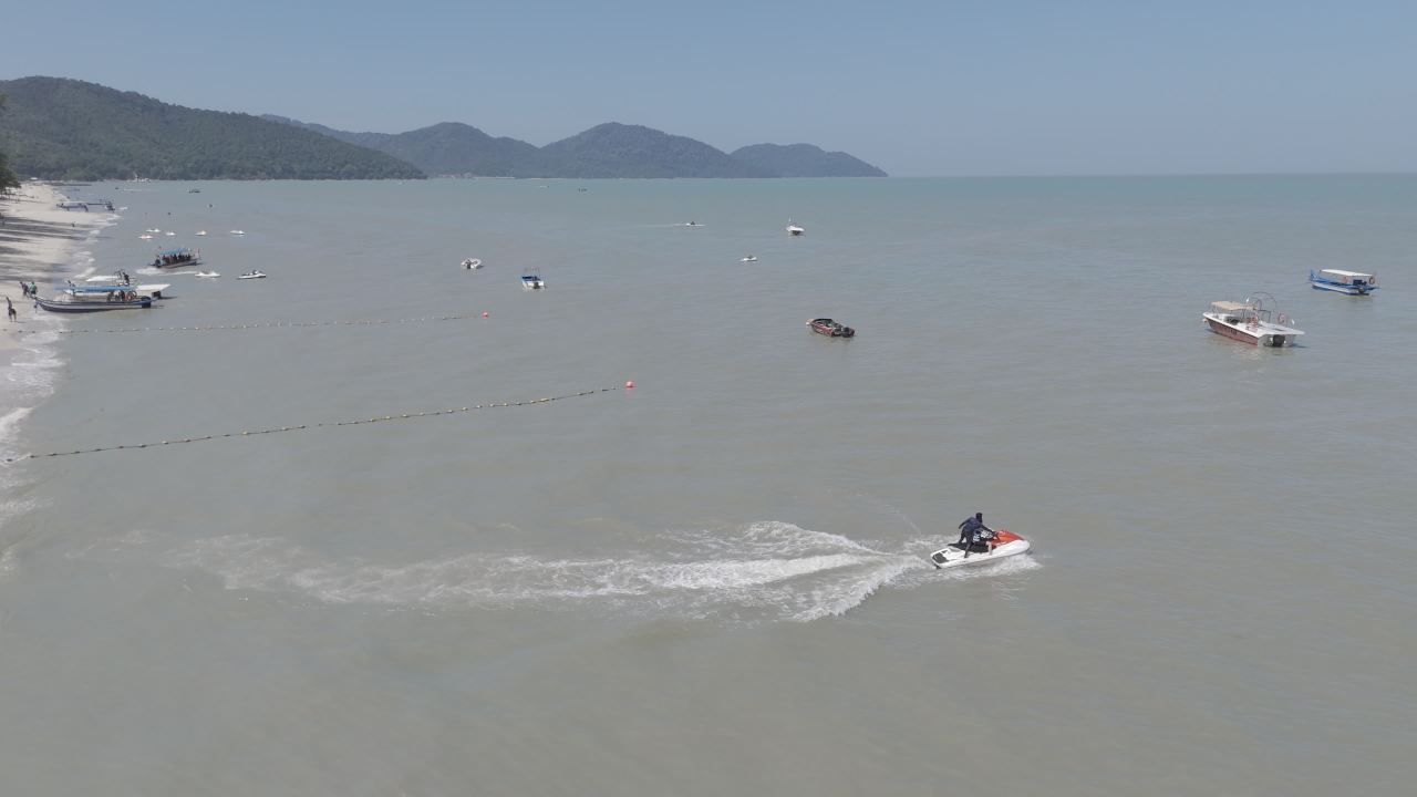 海滩摩托艇巡航