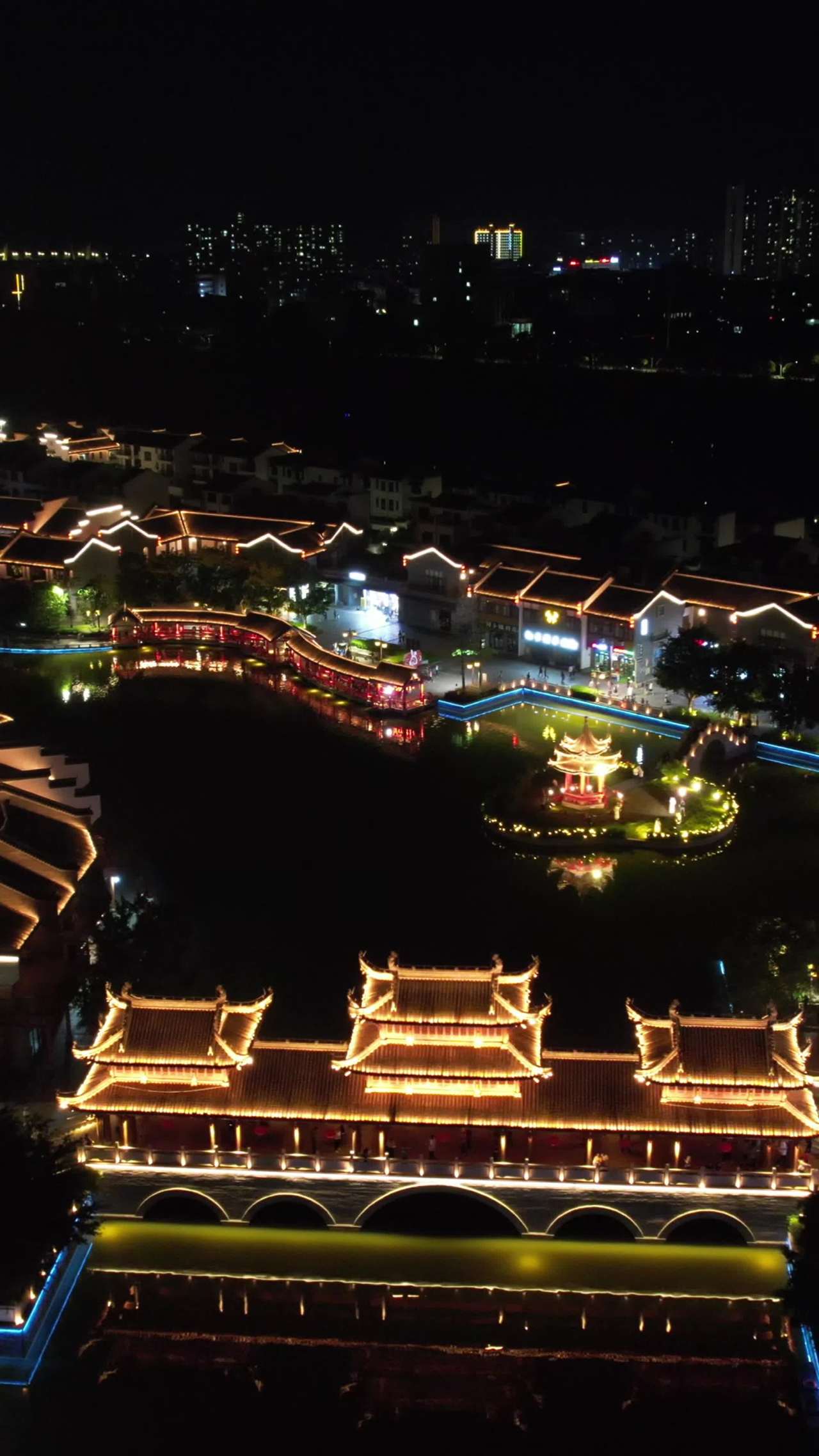 夜色中的古韵之城