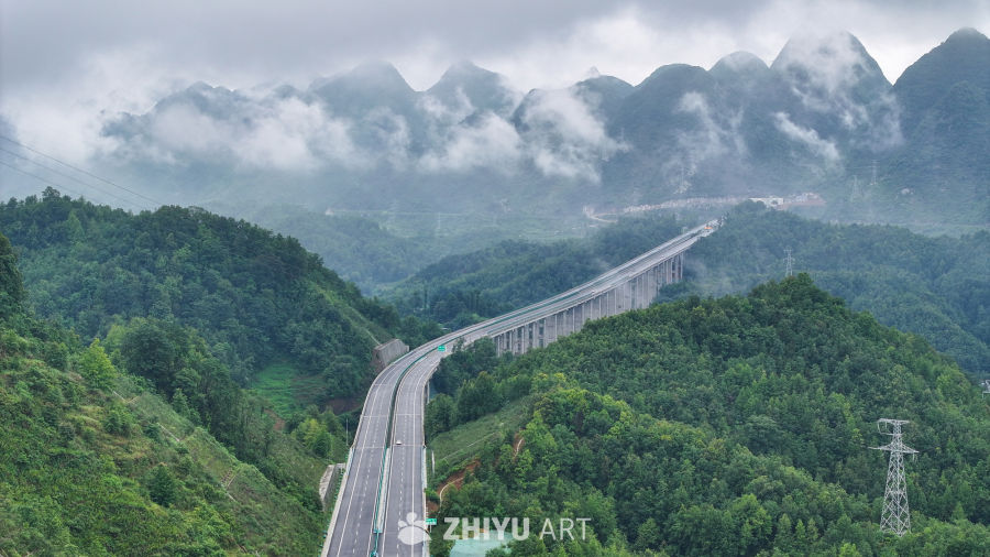 山间高速公路云雾缭绕 11