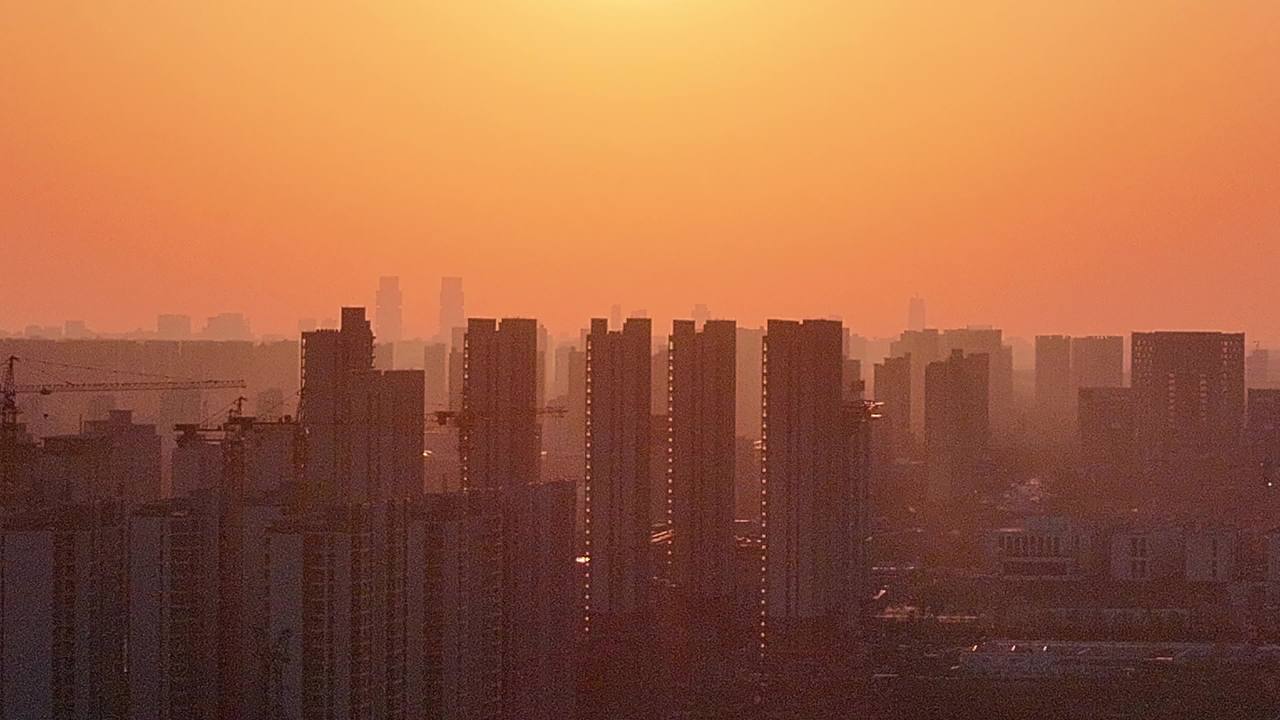 城市日落剪影