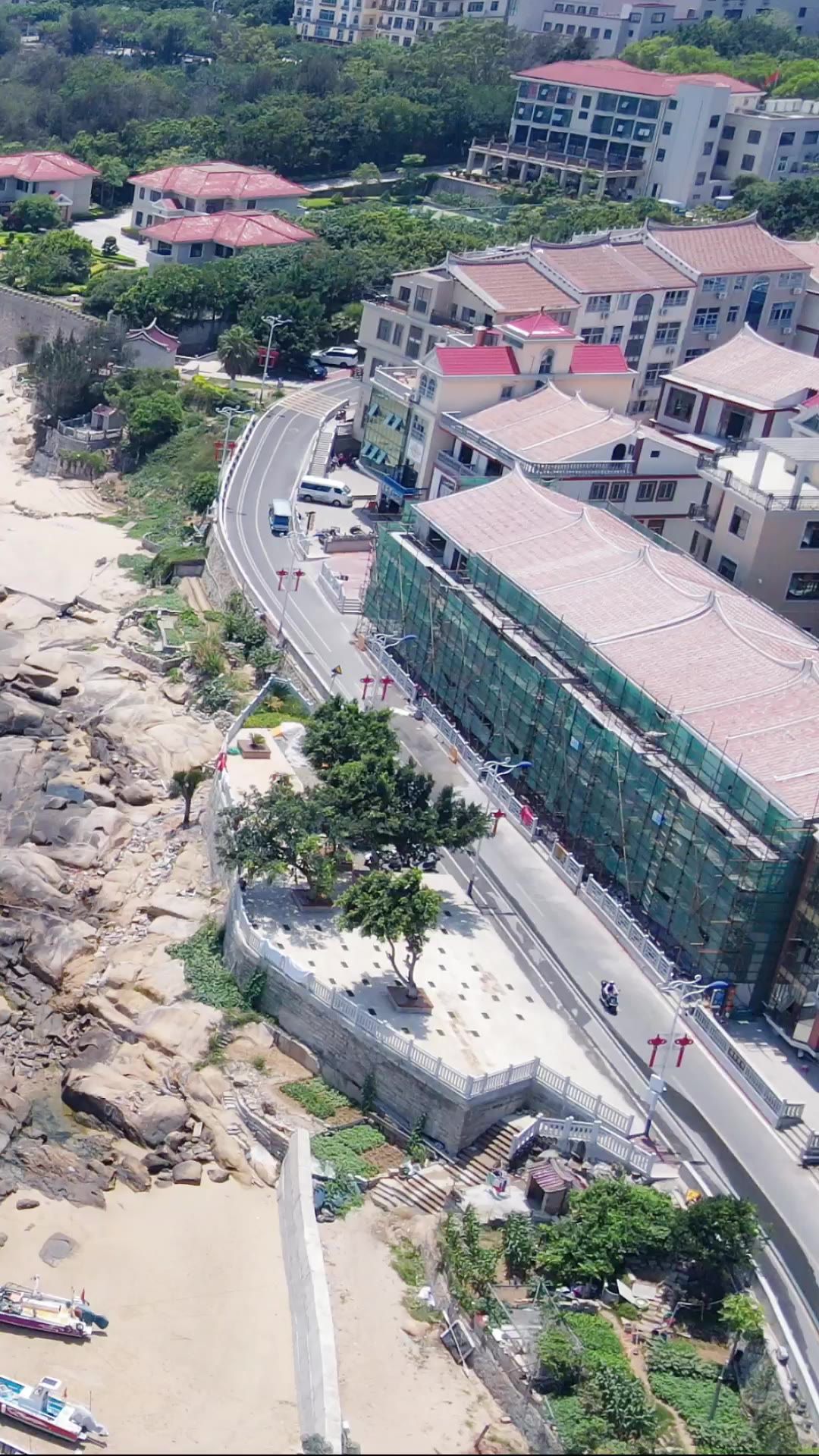 大海礁石沙滩竖屏航拍