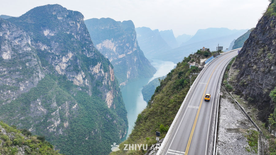 航拍山区公路  贵州关兴公路 15