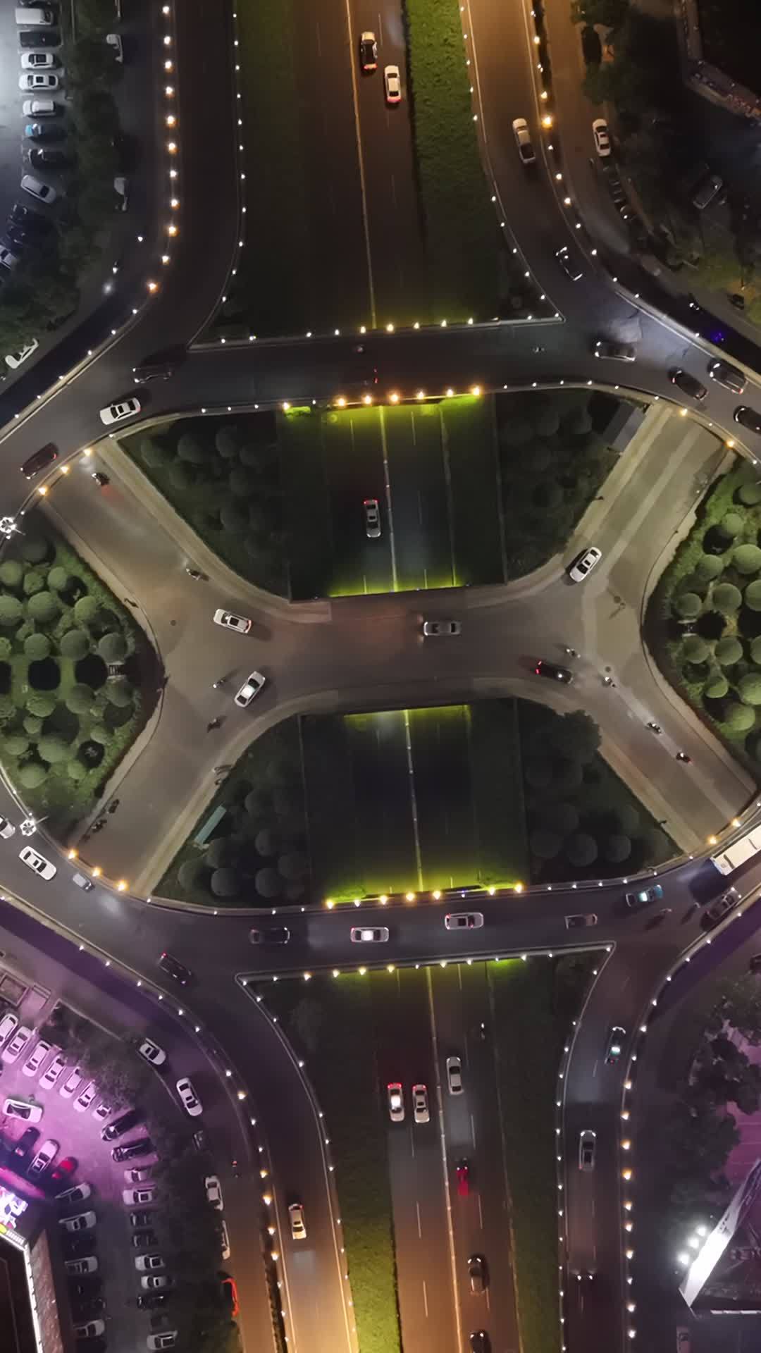 夜色中的繁忙立交桥