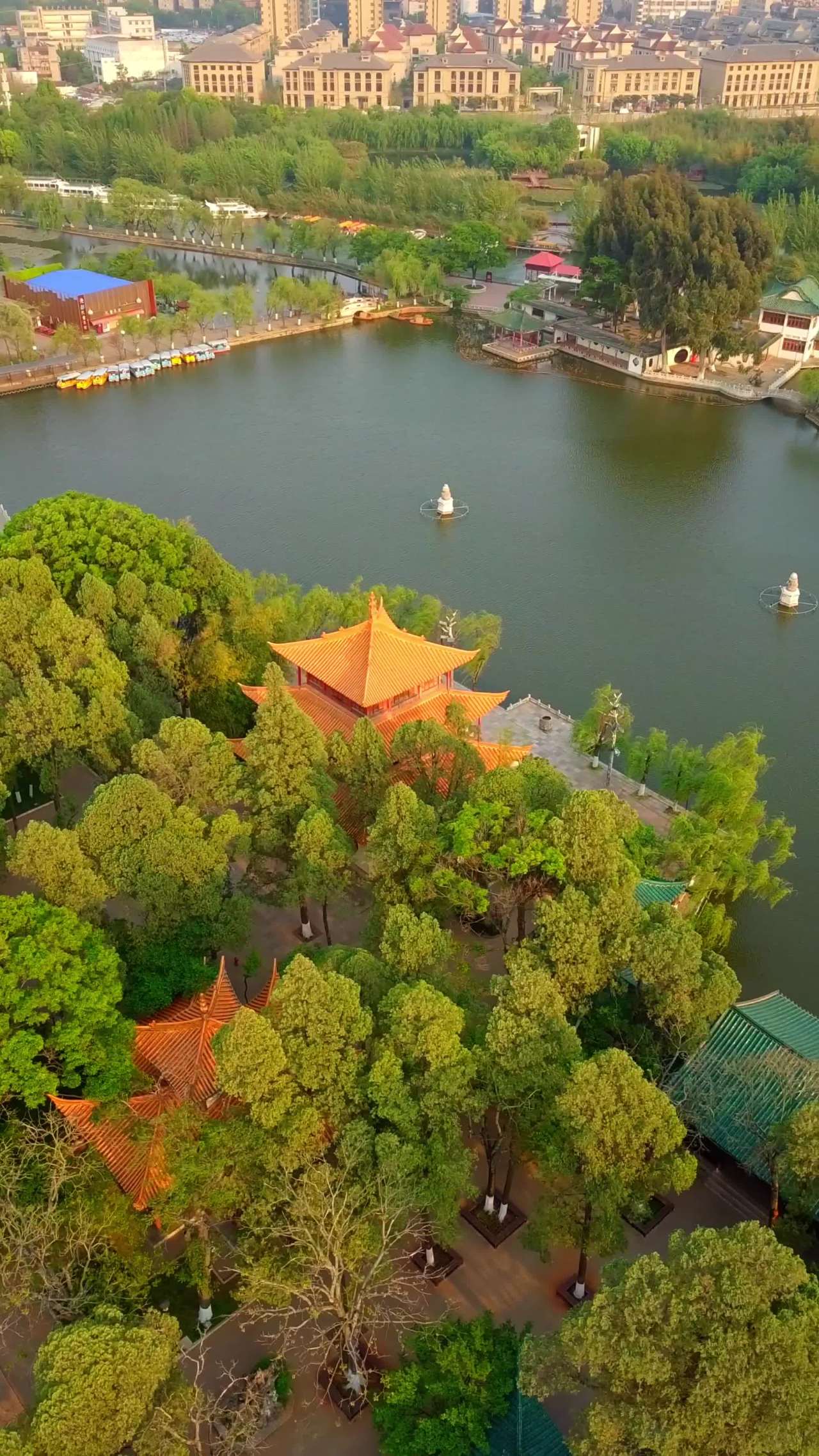 湖畔古亭夕阳景