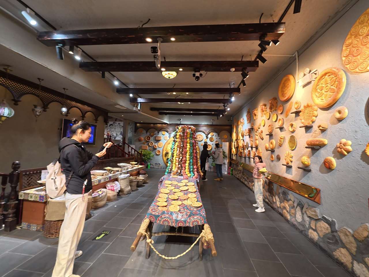 乌鲁木齐大巴扎传统馕展览馆参观