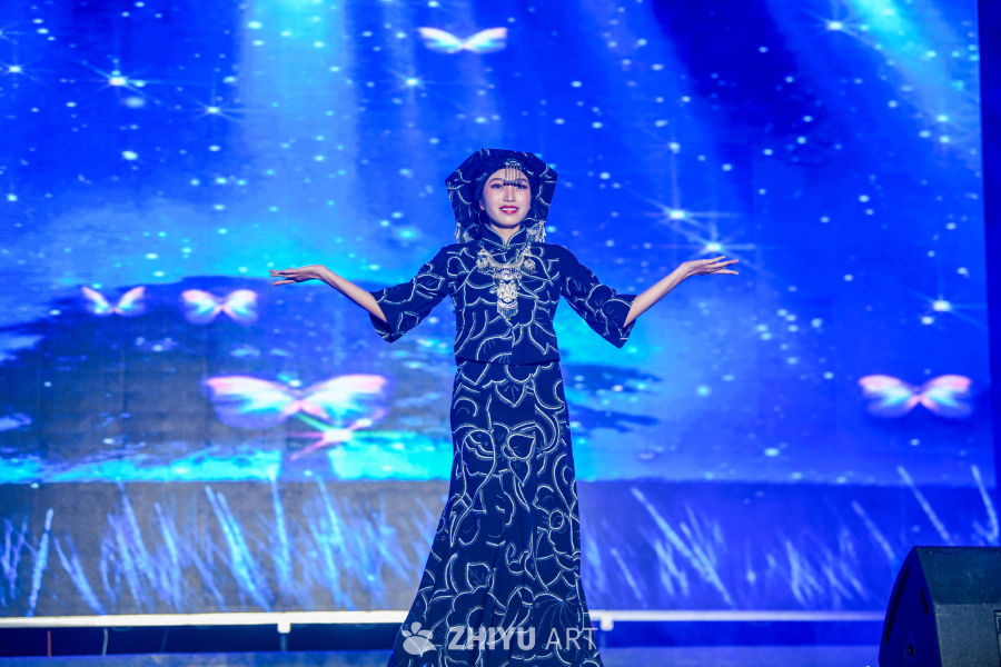 少数民族美女  少数民族服饰走秀 1