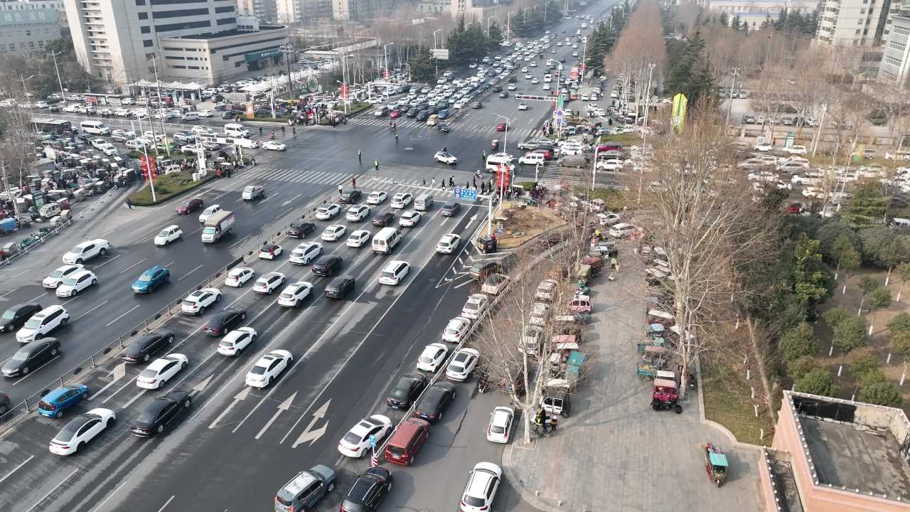 城市街头节日庆典