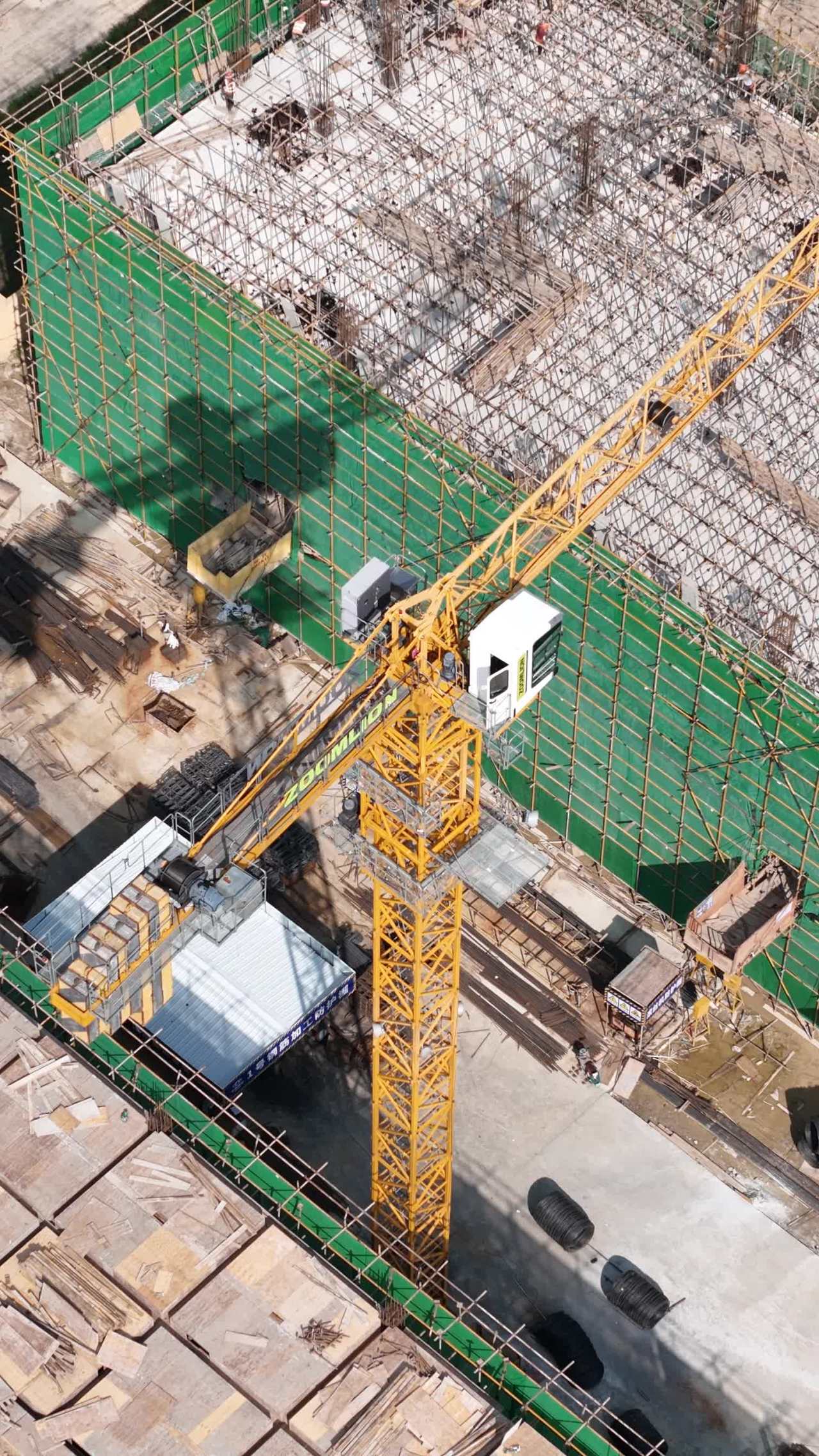 繁忙的建筑工地俯瞰