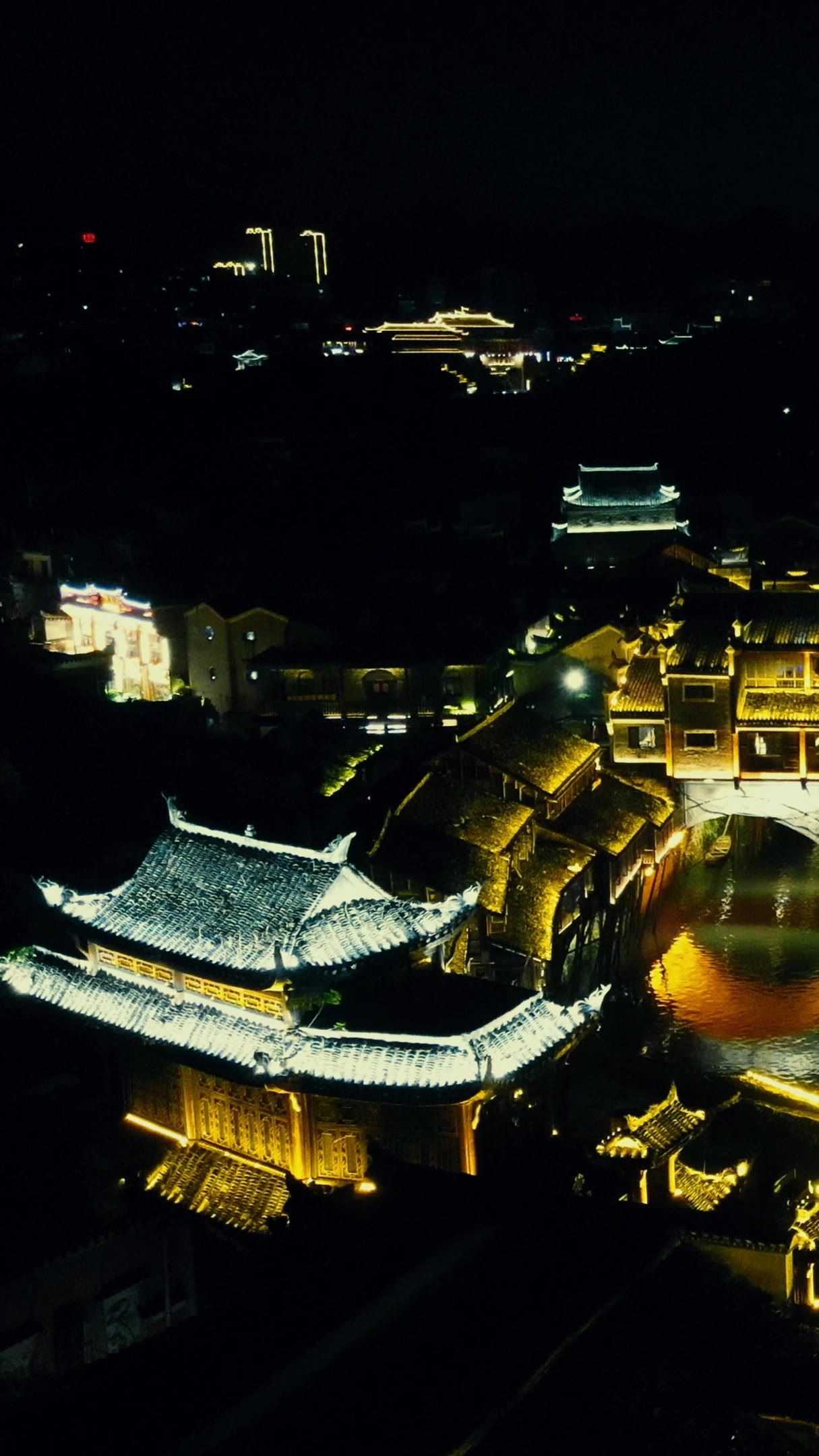 湖南湘西凤凰古城夜景灯光竖屏