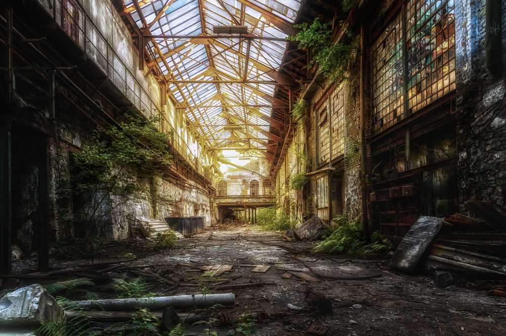 大厅工厂弃废墟