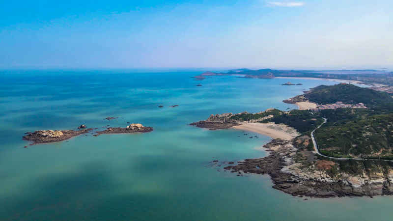 大海海洋沙滩礁石风景航拍摄影图 