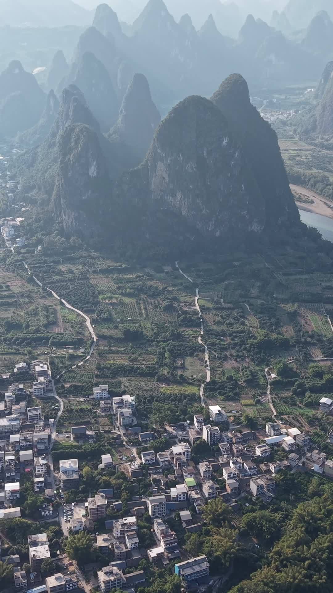 竖版航拍广西桂林阳朔兴坪山水风光漓江 (20)