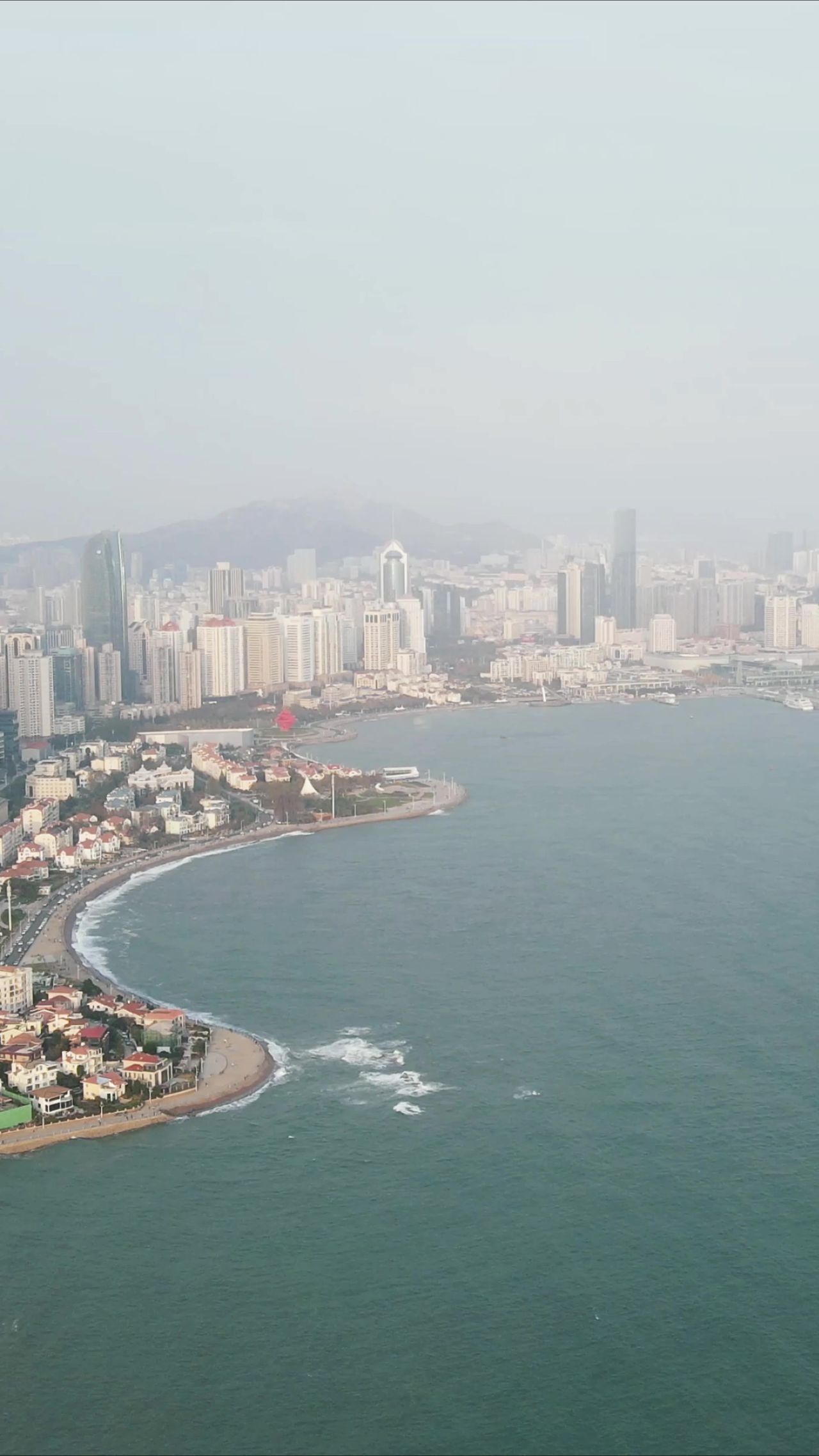 城市航拍青岛海岸线竖屏航拍