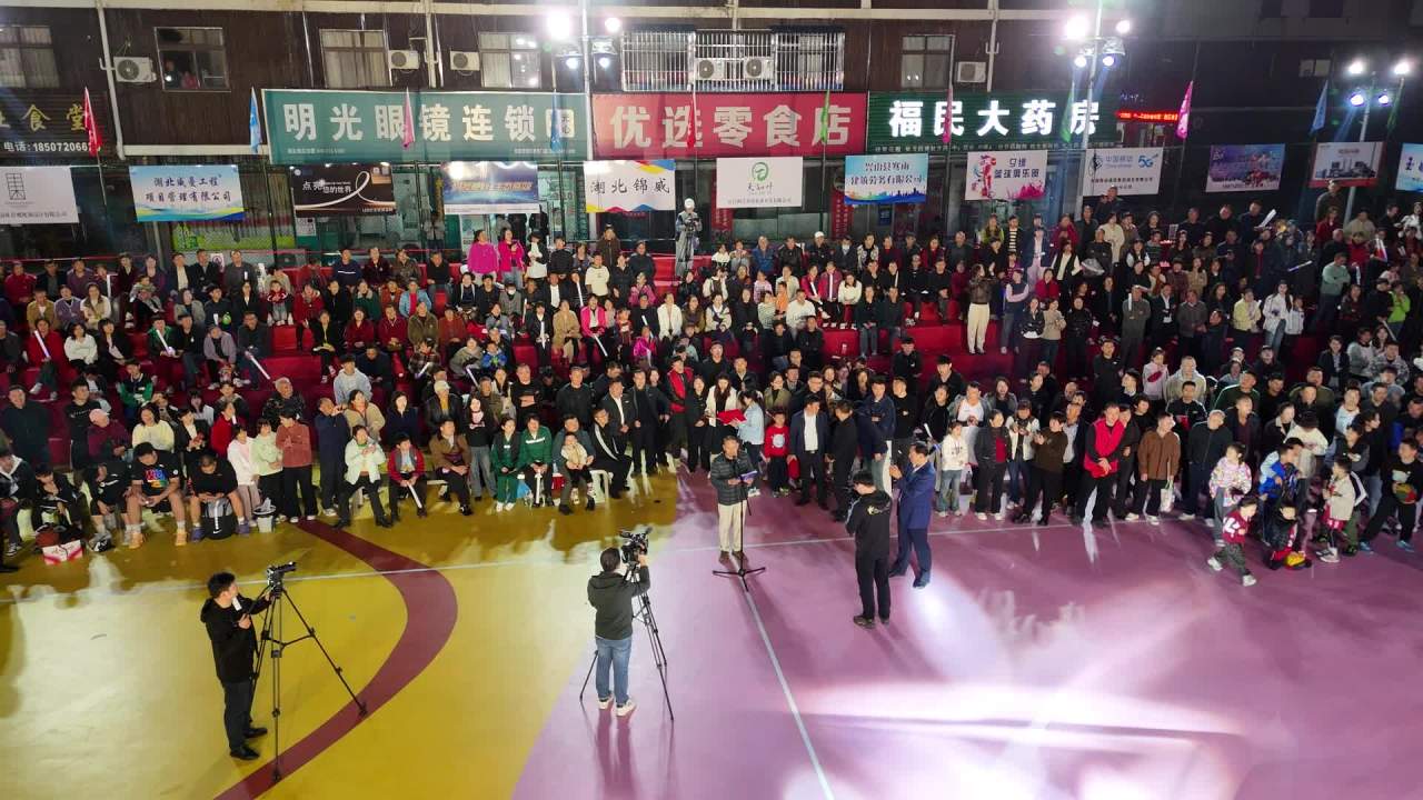 夜间社区活动盛况