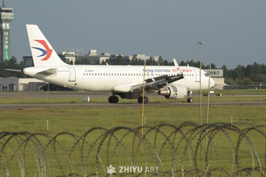 中国东方航空A320起飞