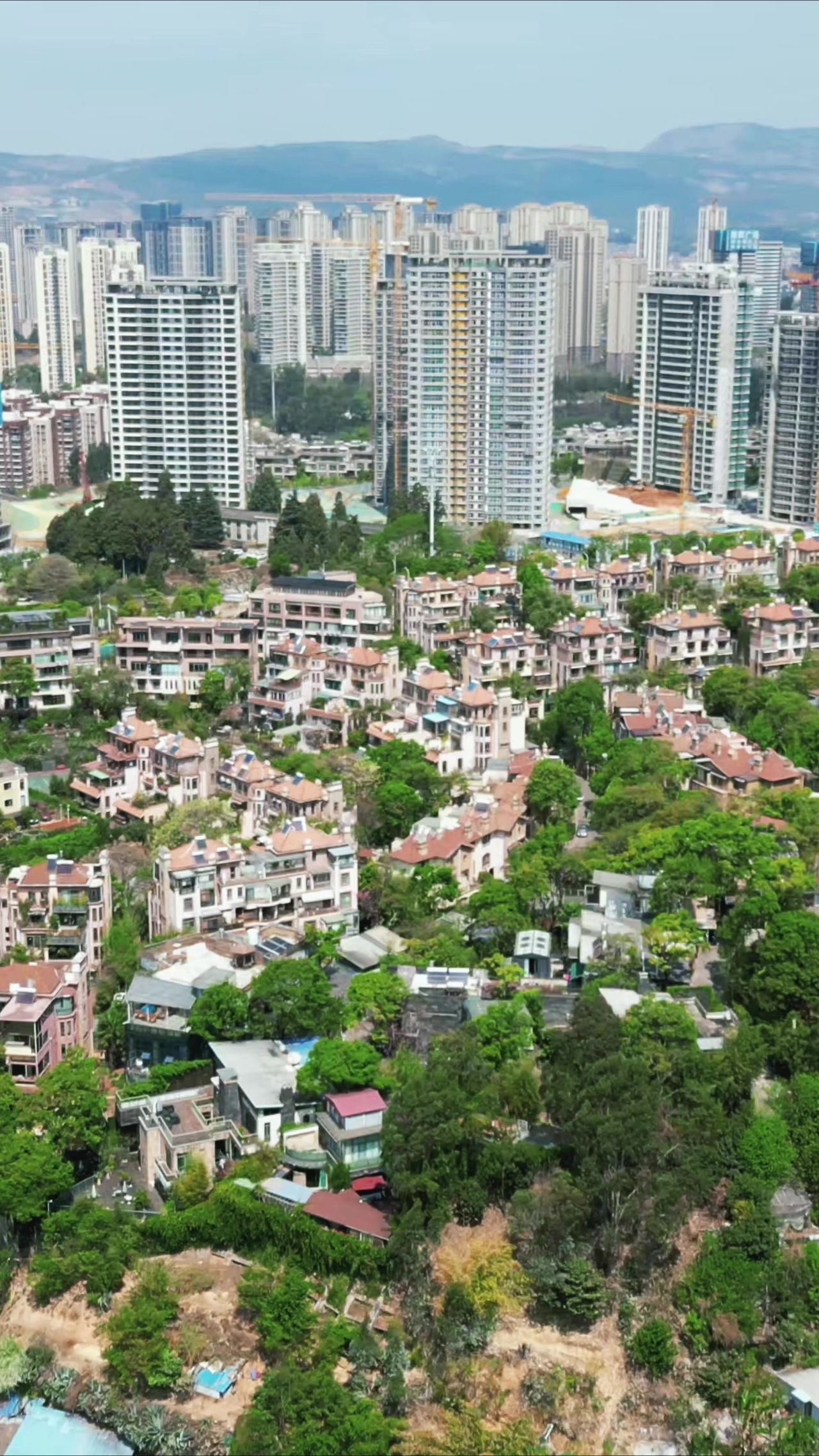 城市高楼高档小区住宅楼别墅竖屏航拍