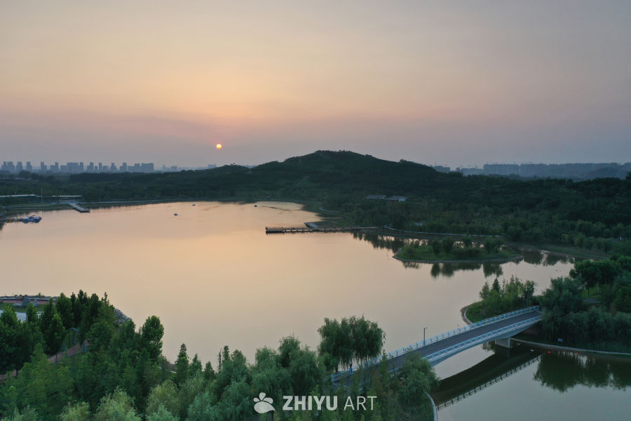 湖畔夕阳