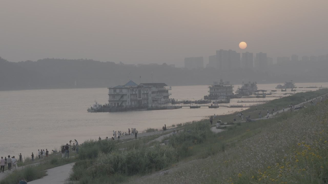 宜昌江边 83