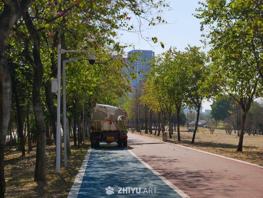 公园绿道的雾炮车
